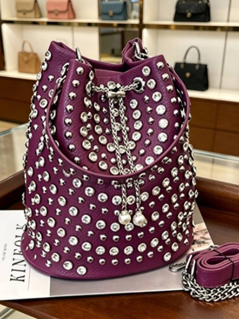 Diamond Bucket Bag Black Drawstring Crossbody Bag with Pearl Ornaments Chain - Picture 4 of 5
